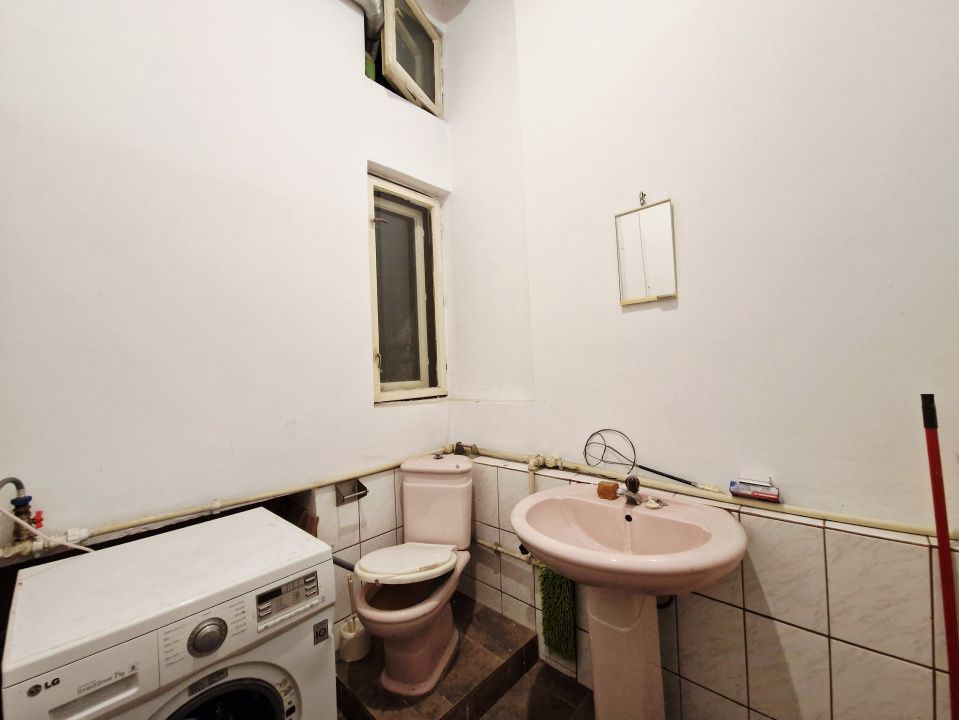Casa cu o curte comuna  in piata 1848 – fotografia 18 din 29
