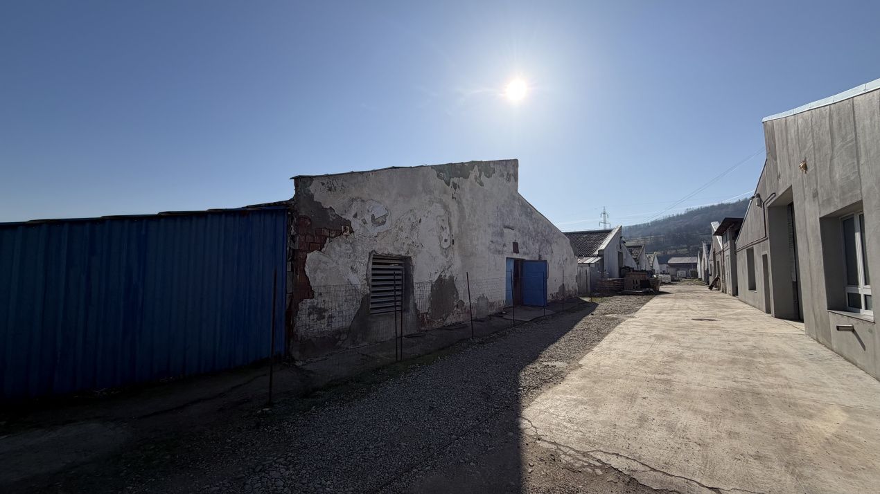 🏭 Hala industrială de vânzare în Beclean, Bistrița-Năsăud – 770 mp teren + cons – fotografia 1 din 6