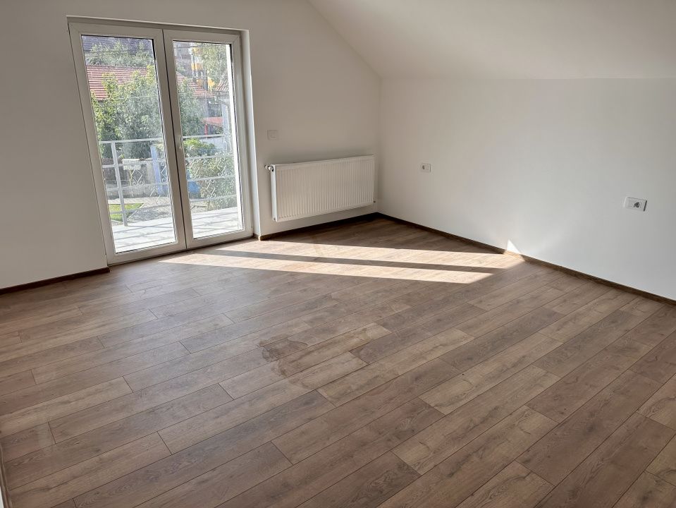 CASA DE VANZARE I 246 MP UTILI I TEREN 446 MP I COMPARTIMENTATA IN 5 APARTAMENTE – fotografia 22 din 28