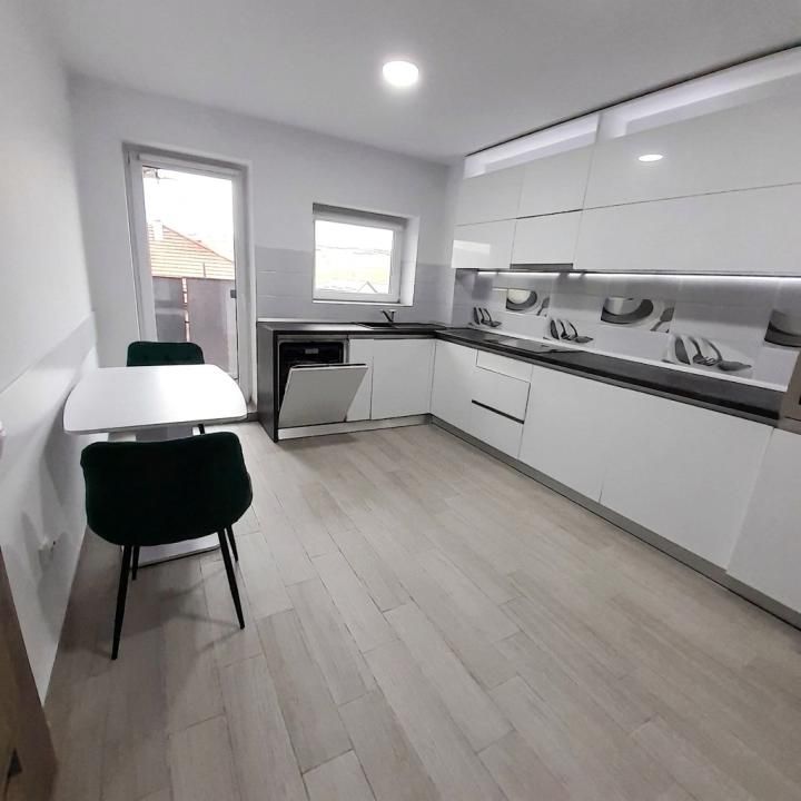 Casă P+E, 192 mp utili, teren 600 mp și garaj dublu | Dezmir – fotografia 5 din 13