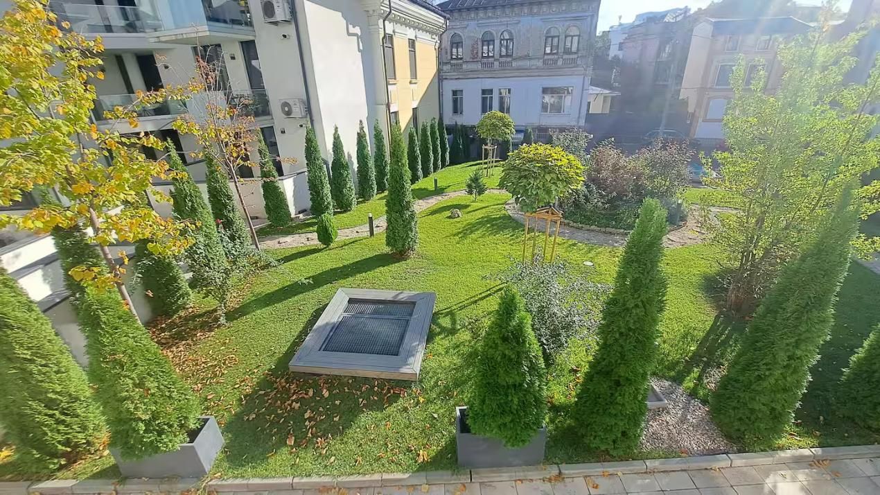 Carmen Sylva Royal Apartments | 2 camere | Gradina-Piscina-Parcare subterana – fotografia 1 din 19