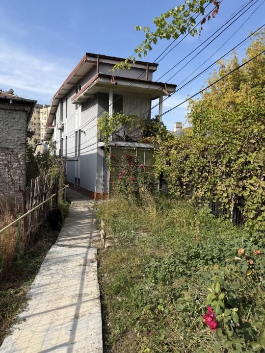 CLĂDIRE COMERCIALĂ DE VÂNZARE – 3 NIVELE, ÎN CENTRUL ORAȘULUI! 150 mp – fotografia 4 din 17