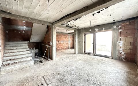 Duplex la roșu cu 5 camere, 127 mp utili 305 mp teren - Dumbravita