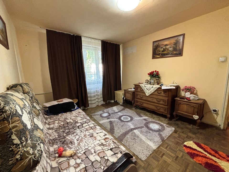 Apartament 3 camere semidecomandat, parter, Rovine zona Facultatea de Drept – fotografia 1 din 7