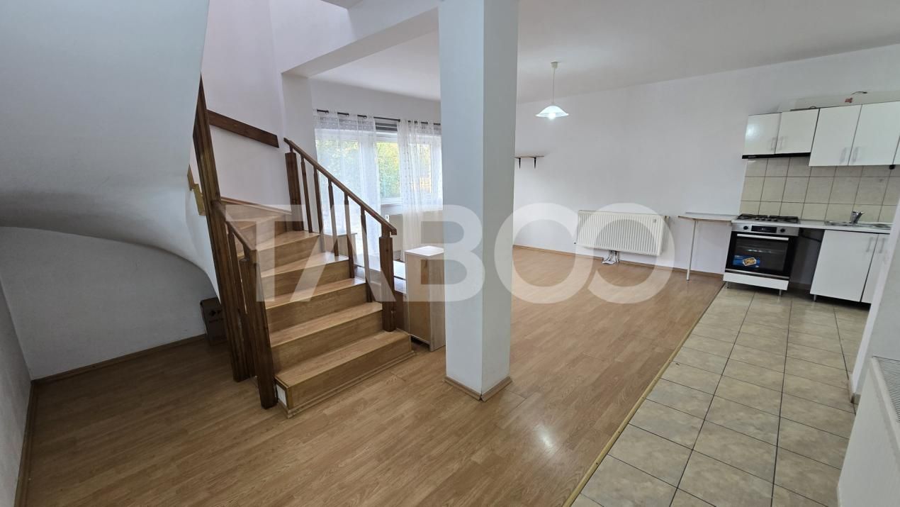 Casa de inchiriat 3 camere si 425mp curte libera in Sura Mare – fotografia 5 din 12