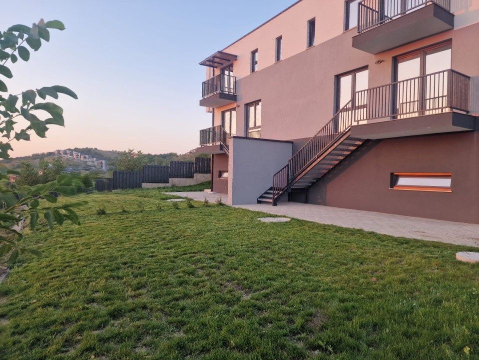Duplex, 3 dormitoare, terasă 25mp-Dezmir – fotografia 1 din 8