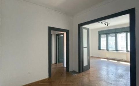 Apartament cu 4 camere, 125 Mp, ultracentral – Eroilor
