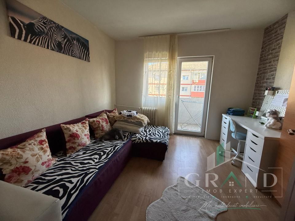 Apartament 3 camere decomandate, etaj intermediar, în Grigorescu – fotografia 2 din 7