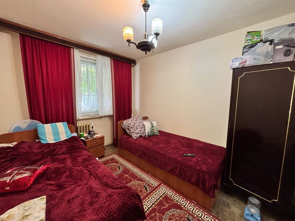 Apartament 3 camere semidecomandat, parter, Rovine zona Facultatea de Drept – fotografia 2 din 7