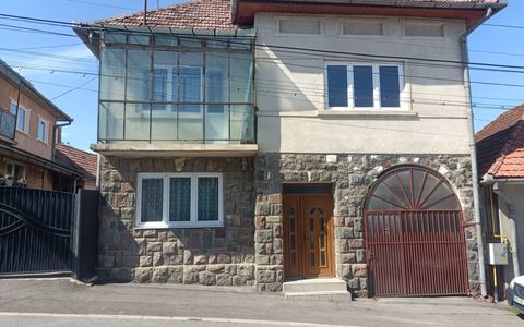 Casă vilă de vânzare în Reghin, zona centrală.