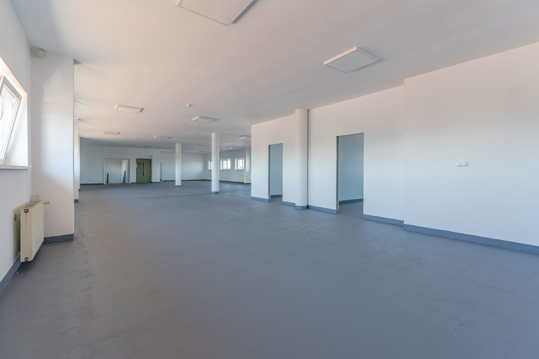 Hală 664 mp cu showroom, lift marfă și 15 parcări Brașov – fotografia 5 din 22