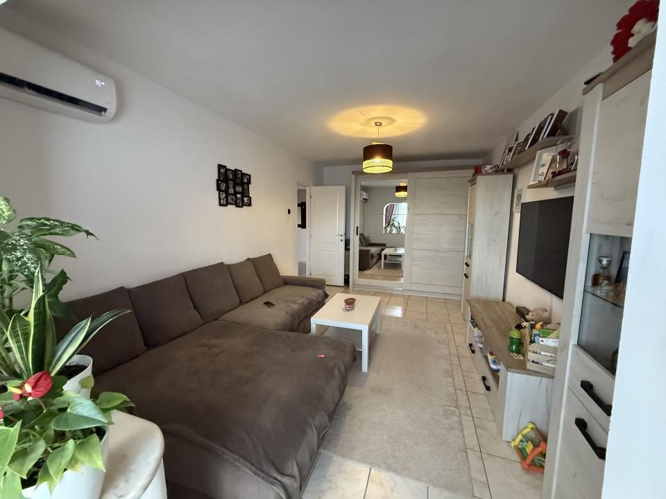Apartament cu 3 camere, decomandat - Lipovei – fotografia 2 din 9