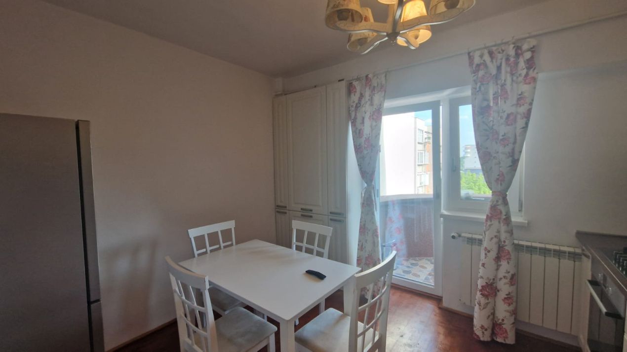 Apartament 3 camere, decomandat, 100mp, Calea Severinului zona Hotel Grim – fotografia 8 din 14