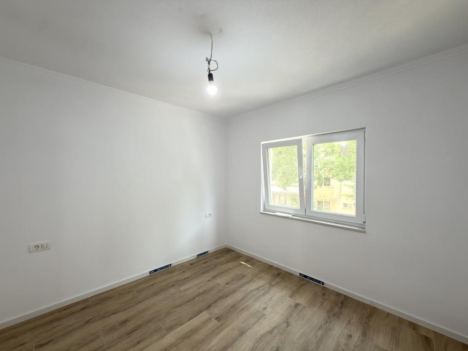 Apartament cu 3 camere, decomandat, 65mp, etaj 1 - zona Dambovita – fotografia 3 din 18