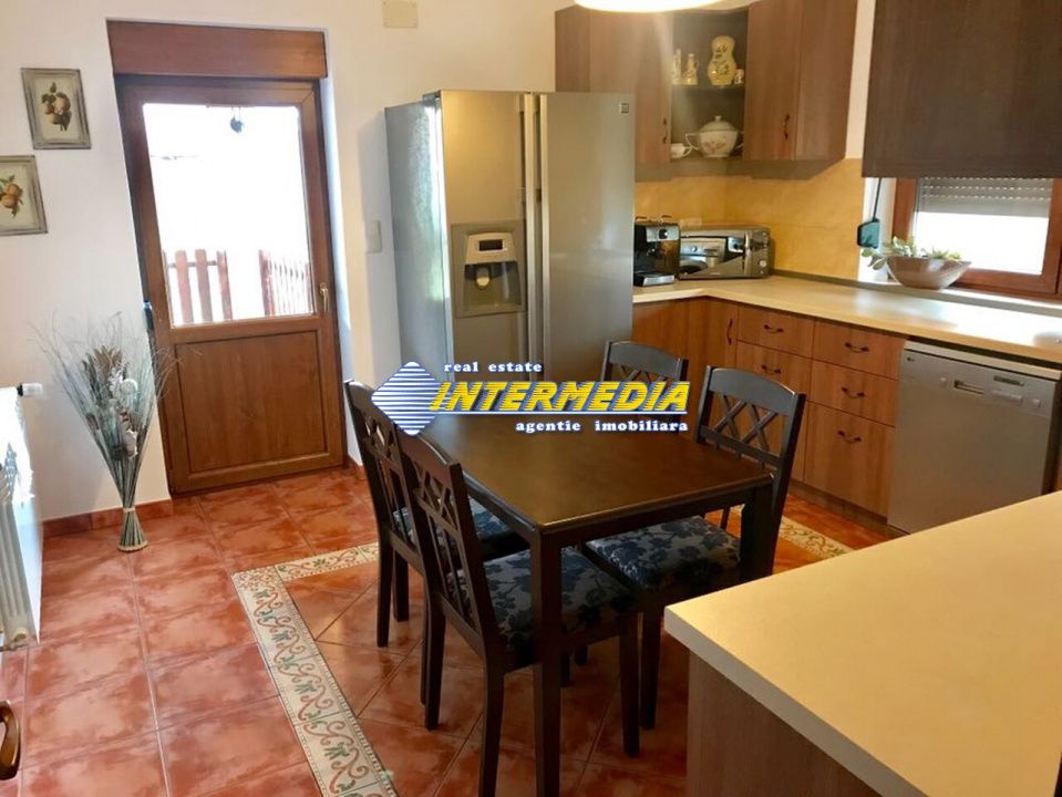 Casa de vanzare Alba Iulia CETATE cu 4 dormitoare si living finisata complet – fotografia 3 din 34