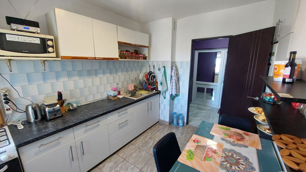 Apartament 4 camere, 100 mp, cartier Craiovita Noua, zona Carrefour – fotografia 5 din 9