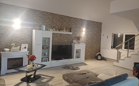 Vilă 4 camere cu garaj dublu, teren 500 mp, Albota – zonă centrală