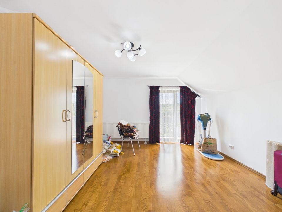 Casa cu priveliste de vis si potential turistic de pensiune in zona Bran – fotografia 35 din 46