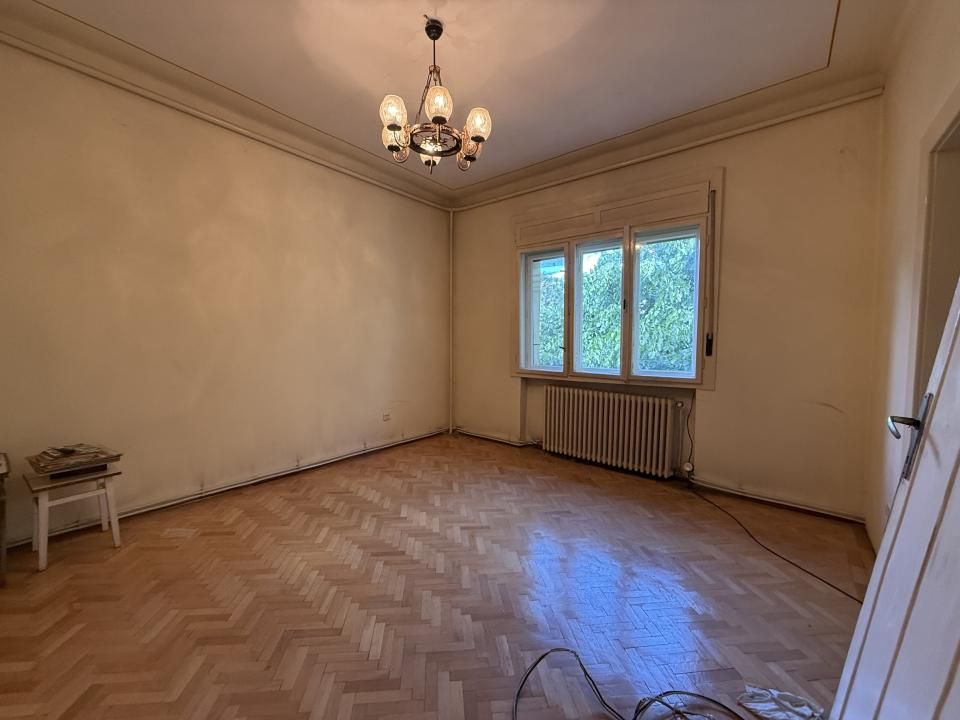 Apartament 3 camere, 72mp, etaj 1, 400m teren, garaj propriu- Complex Studentesc – fotografia 4 din 11