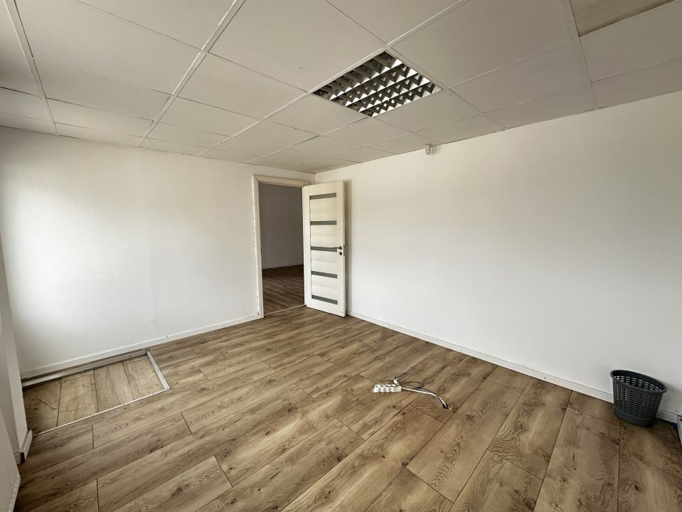 DEPOZIT 450 mp. Birouri Hala si TEREN Imprejmuit 4077 mp Asfalt - Utilitatile – fotografia 5 din 29