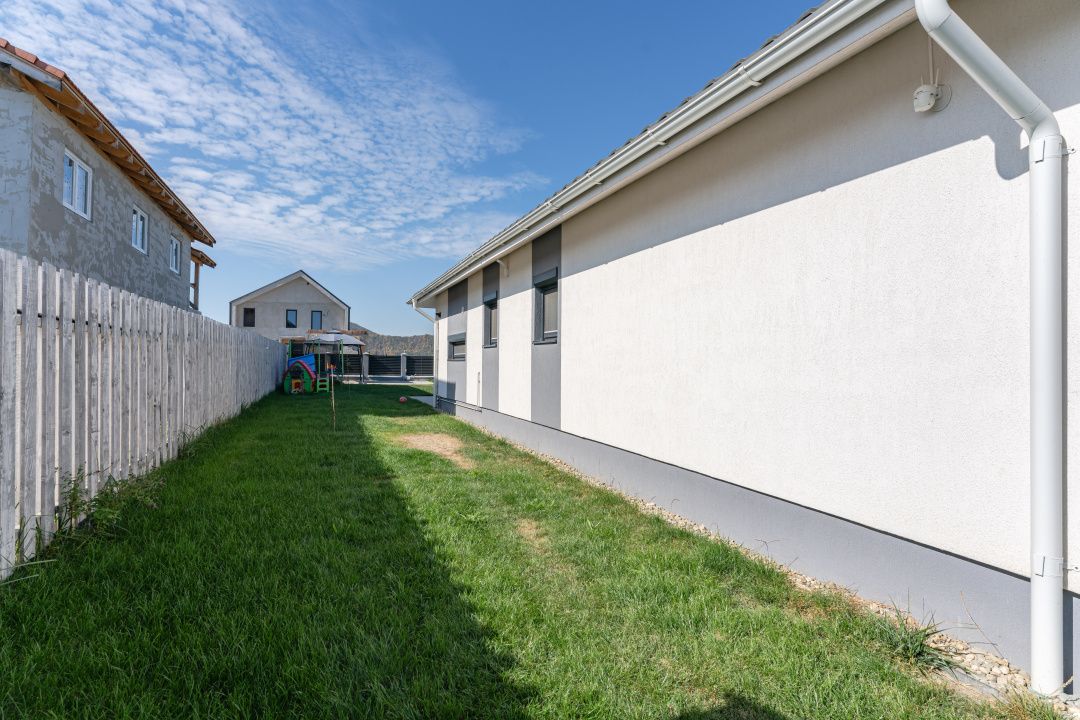 Casa in Harman, cu 4 dormitoare, terasa generoasa si teren de 652 mp – fotografia 36 din 39