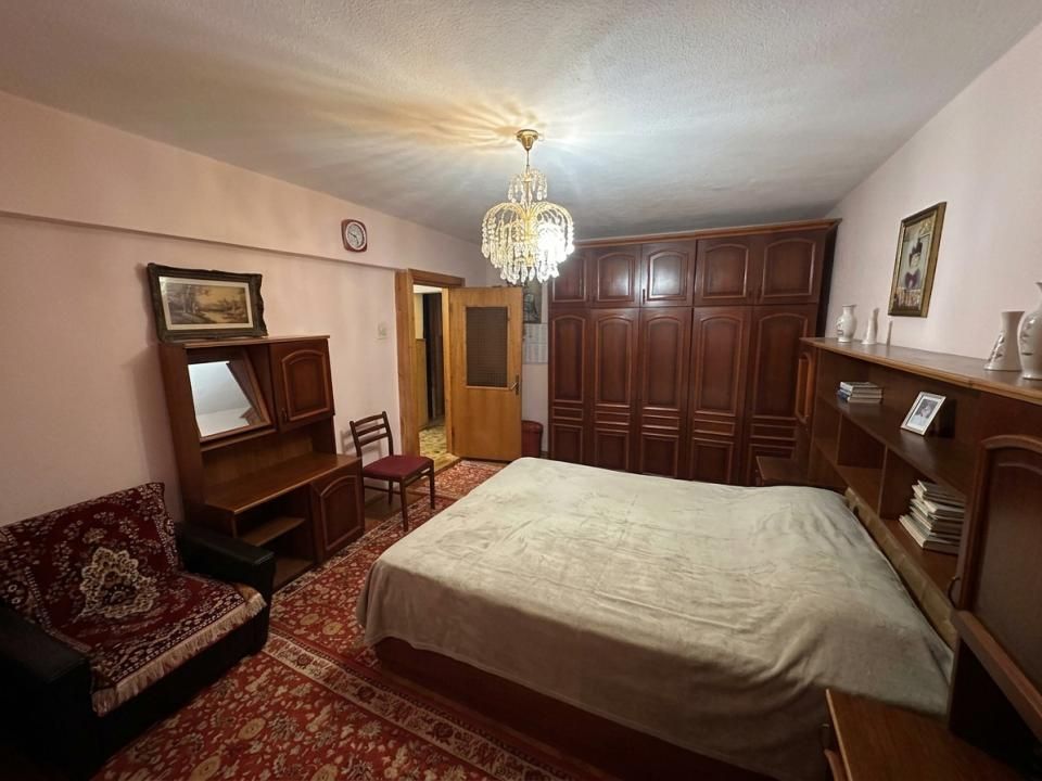 Apartament 3 camere, 70 mp utili – Etaj 2/4, Centrală proprie | Zonă liniștită – fotografia 1 din 8