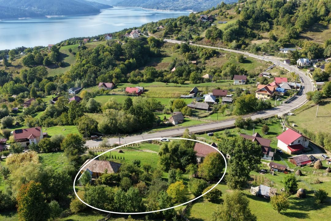 Doua case turistice cu vedere la lac si padure - Buhalnita – fotografia 1 din 23