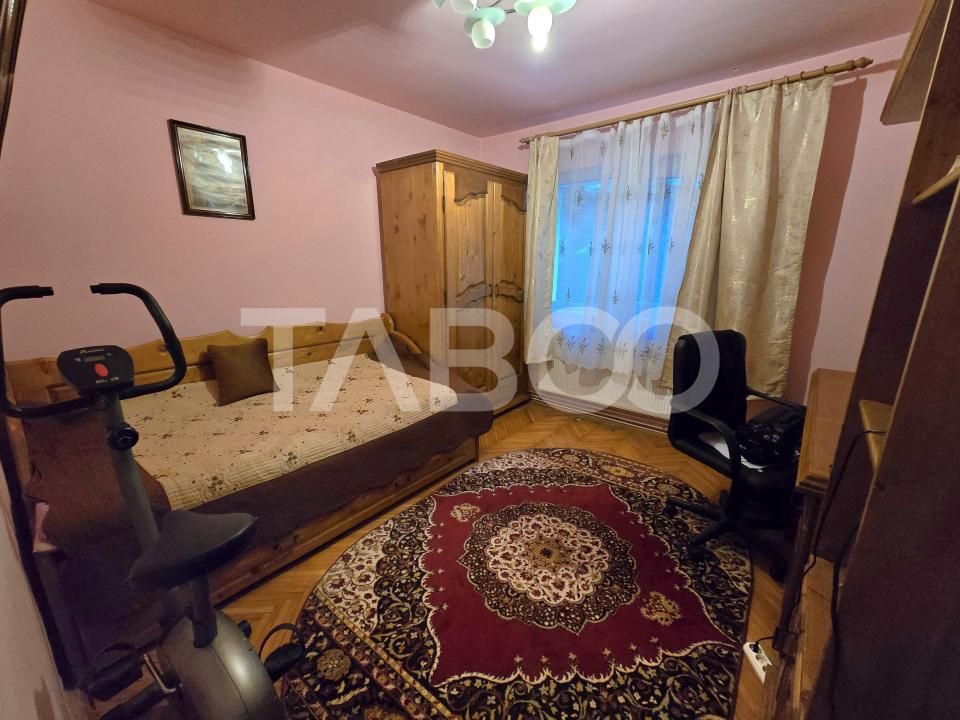 Apartament 3 camere decomandat 72 mpu 2 bai pivnita Vasile Aaron Sibiu – fotografia 4 din 12