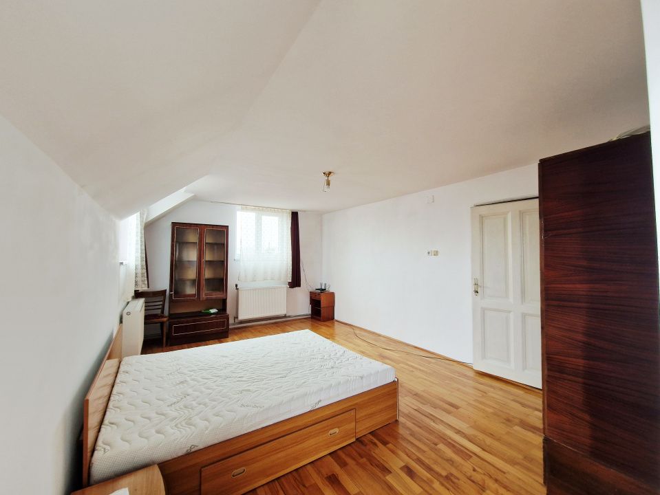 Casa cu o curte comuna  in piata 1848 – fotografia 7 din 29