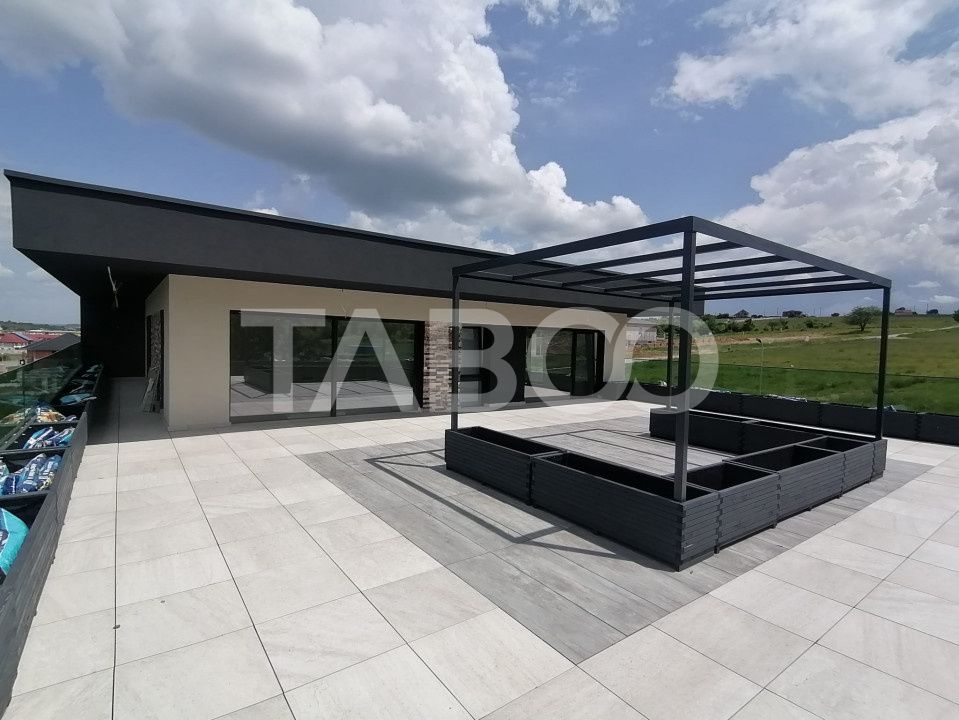 Casa moderna cu 5 camere, piscina si priveliste superba, Cisnadie – fotografia 2 din 26