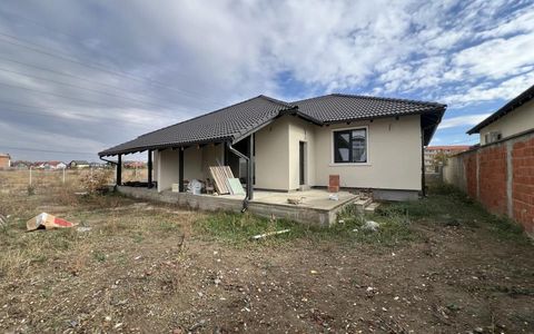 Duplex, 4 camere, 98 mp utili, 312 teren, panouri fotovoltaice - Giroc