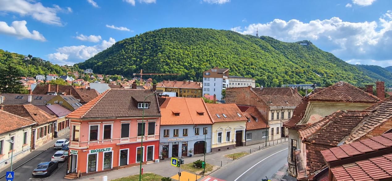 Închiriere apartament cu 3 camere, mobilat și utilat, Central Brasov - studenti – fotografia 1 din 14