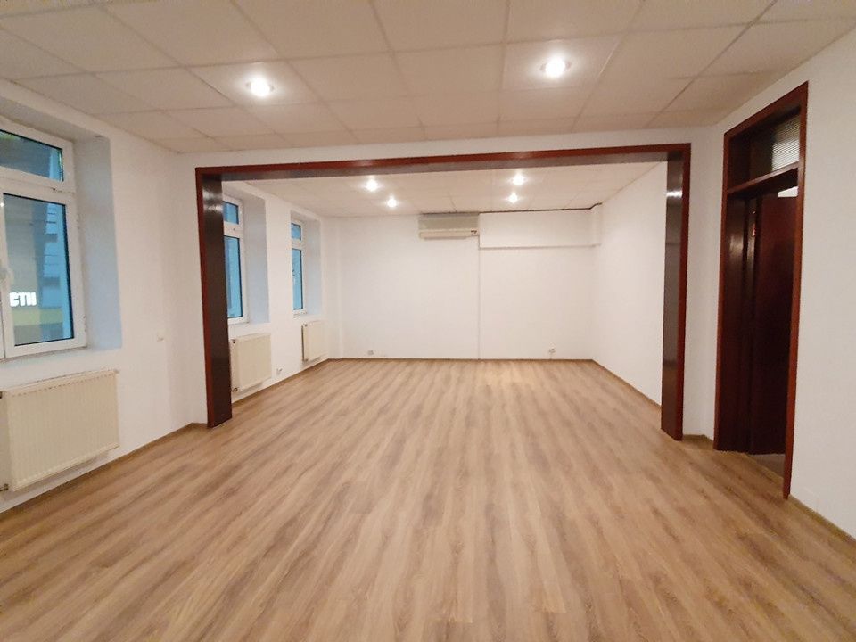 Sediu Firma 353mp Calea Calarasilor | Acces Separat si Terasa Rooftop – fotografia 2 din 11