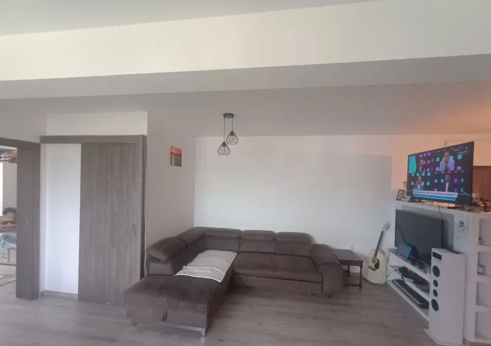 Apartament 3 camere zona Sub Cetate – fotografia 3 din 8