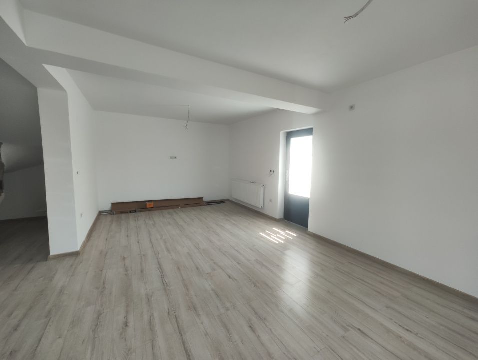 Casa 4 camere, teren 242 mp, localitatea Preajba, zona Selgros. – fotografia 2 din 11