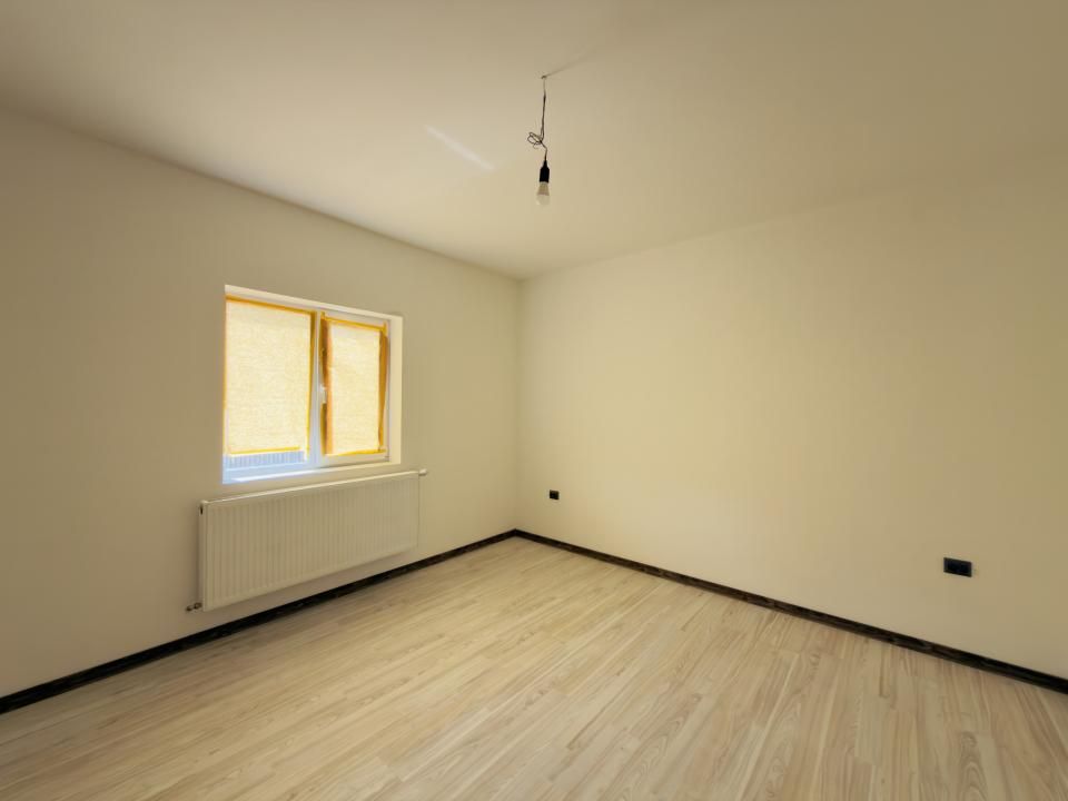 Duplex despartit prin camera tehnica, 3 camere - Beregsau Mare – fotografia 13 din 21