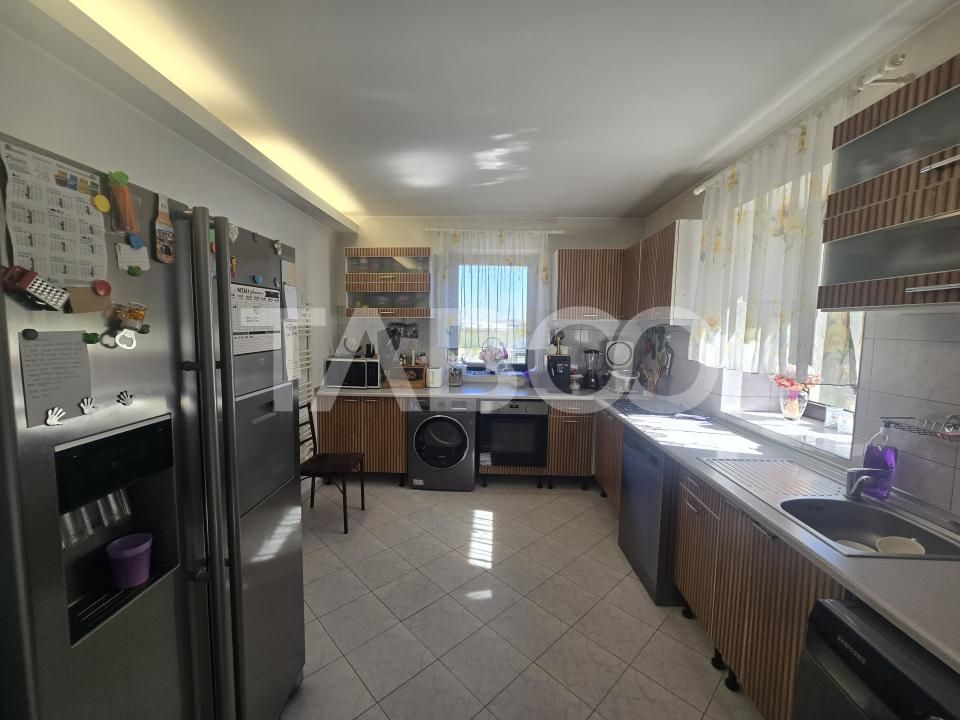 Comision 0-Casa de vanzare 7 camere 2 bai 3312 mp teren Sura Mica – fotografia 3 din 18