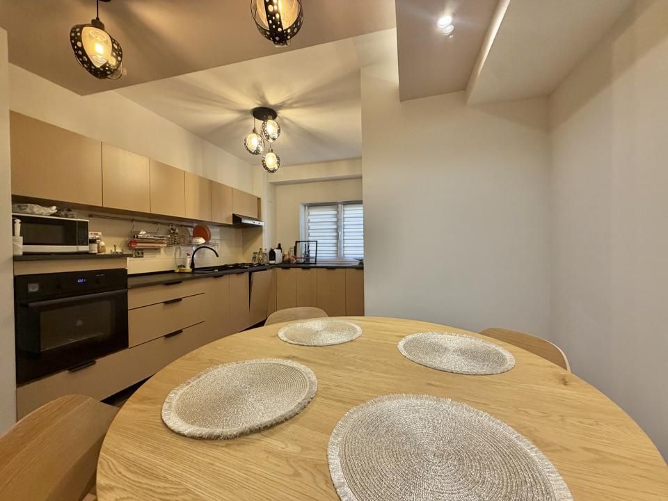 Apartament 3 camere, renovat, lift, 2 bai, zona Modern – fotografia 3 din 14