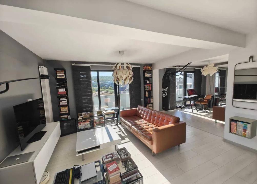 Apartament 3 camere 70mp cu terasă 50 mp , parcare inclusă – fotografia 1 din 7