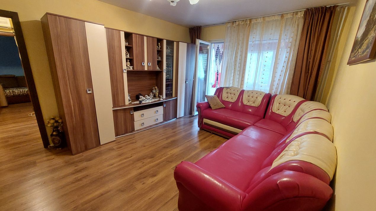 Apartament 3 camere, semidecomandat, etajul 3, Cornitoiu zona Unitatea Militara – fotografia 1 din 7