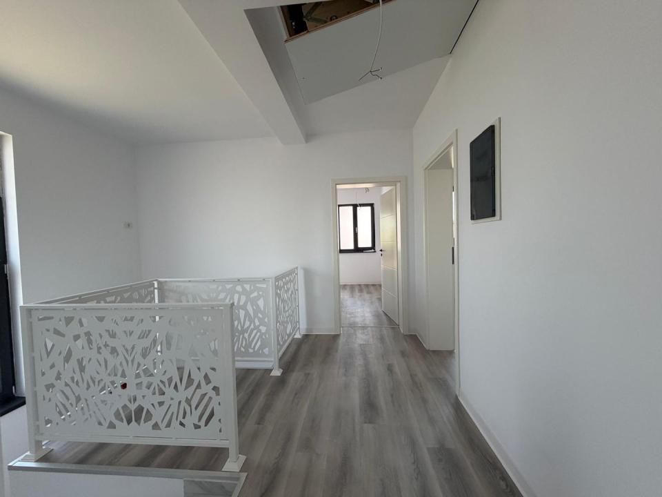 Duplex despartit | 5 camere | Garaj | Finisaje premium | 3 bai | Asfalt – fotografia 8 din 21