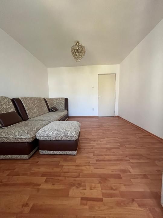 Vanzare 2 camere curat liber decomandat et 3 central Gaesti – fotografia 2 din 16