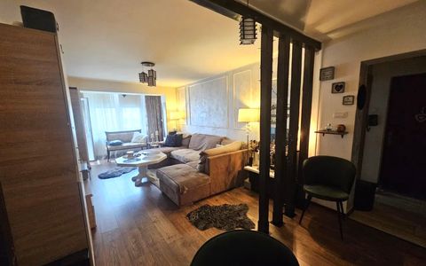 Apartament 3 camere CETATE Bulevard Etaj 3 Renovat Total Mobilat Beci Parcare