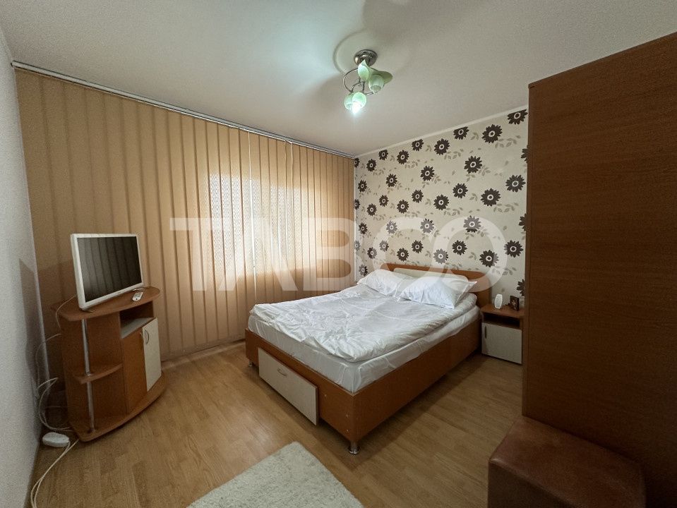 Apartament decomandat 3 camere 2 bai 68 mpu etaj 3 Calimanesti Valcea – fotografia 4 din 12