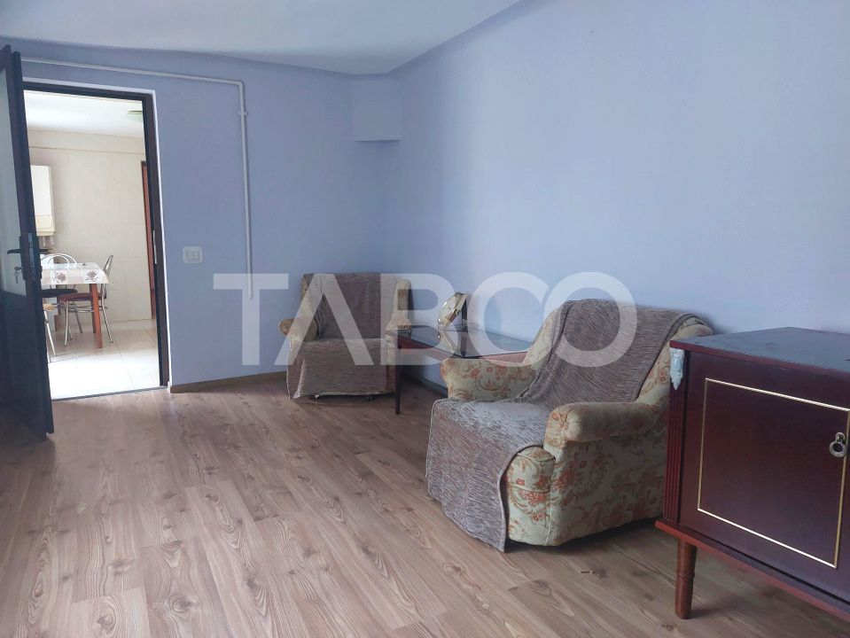 Casa in zona centrala 5 camere 2 bucatarii 3 bai curte comuna Cisnadie – fotografia 4 din 28