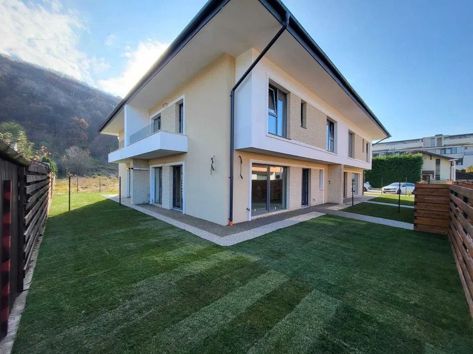 Casă cuplată, modernă, zona Sub Cetate / Parcul Poligon – fotografia 3 din 6