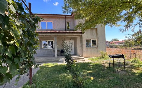 Casă P+1 cu 6 camere de vânzare în Mihail Kogălniceanu – teren 500 mp