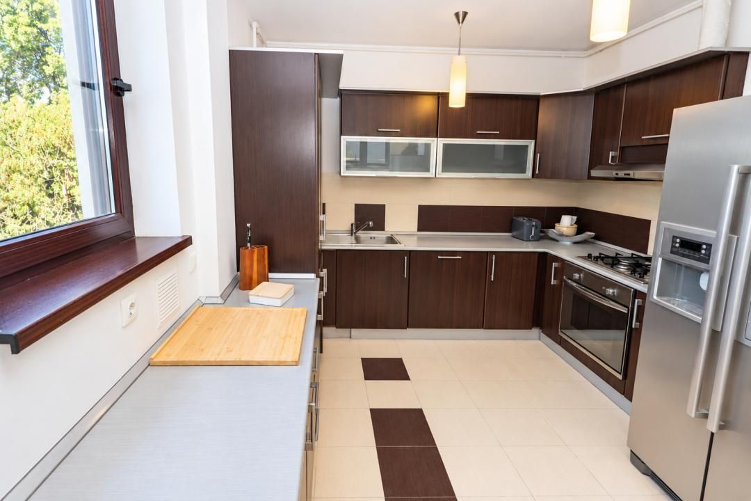 DUPLEX ÎN HERĂSTRĂU | 5 CAMERE | OFFICE | 3 BĂI | 4 BALCOANE | PARCARE 3 MAȘINI – fotografia 17 din 24