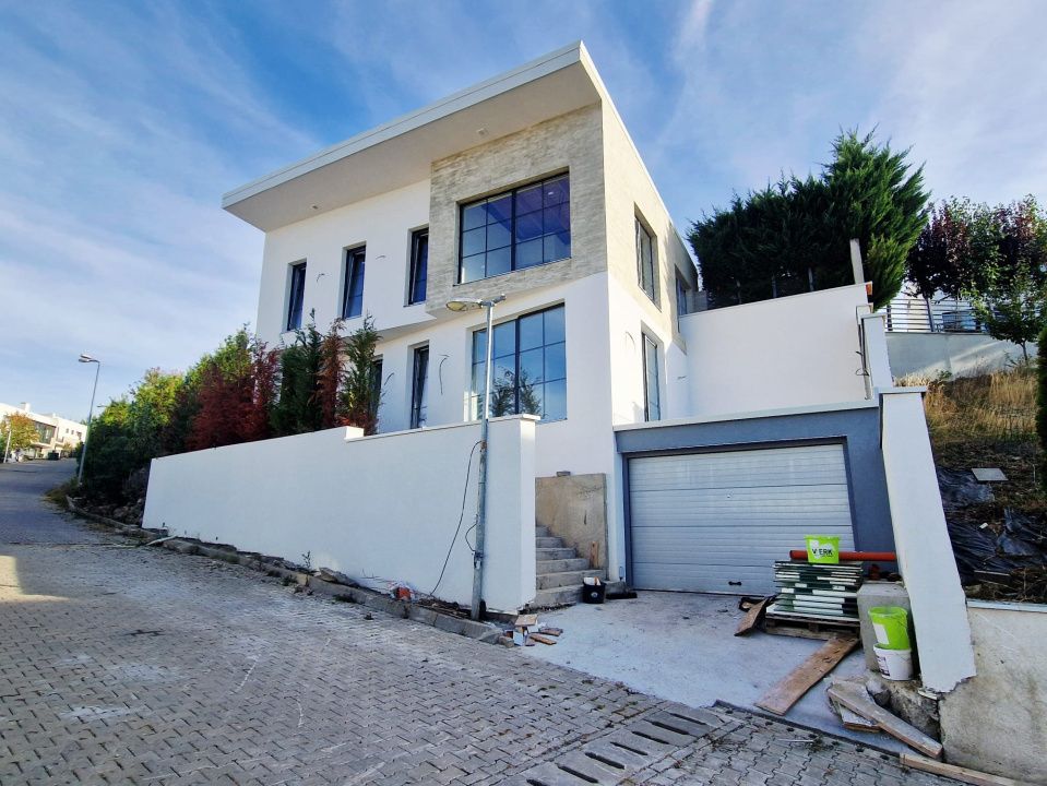 Casa deosebita in ansamblul White House, zona Vivo – fotografia 1 din 19