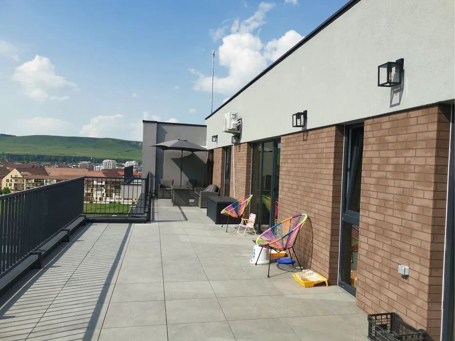 Apartament 4 camere, 105 mp + 50 mp terasa Floresti – fotografia 1 din 8